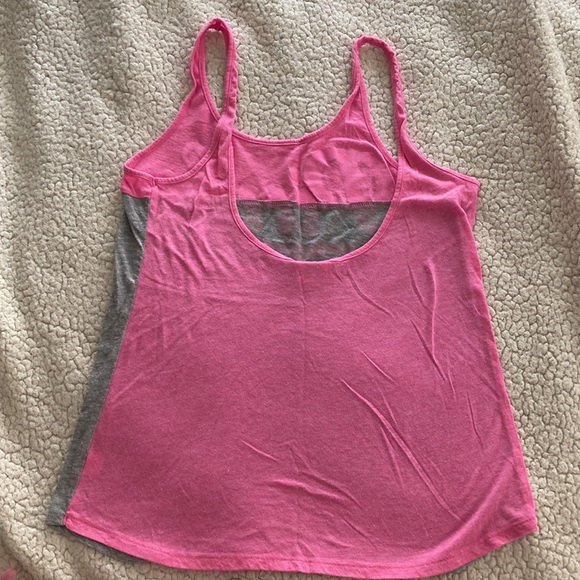 Vintage look pink tank - Picture 2 of 4